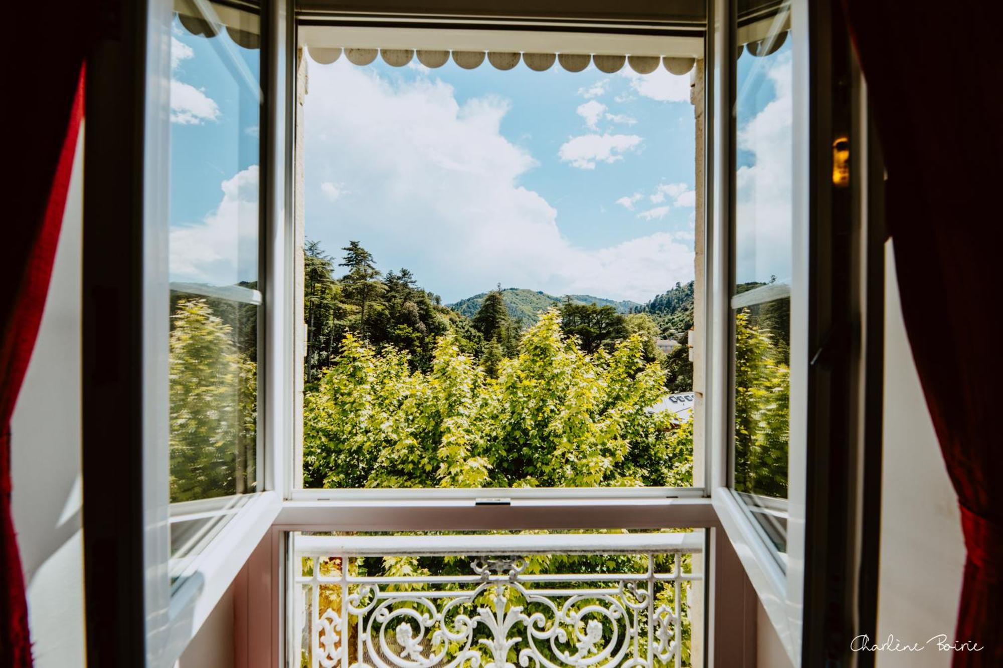 Grand Hotel Des Bains Vals-les-Bains Exterior photo